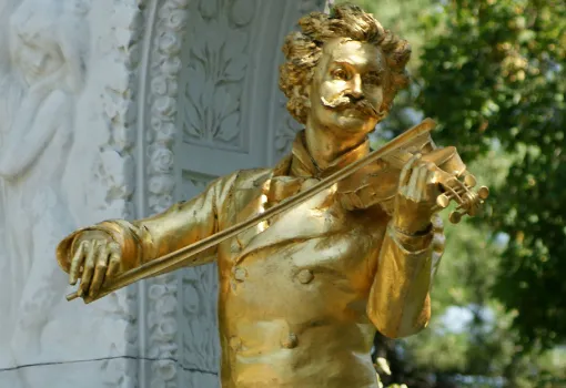 Le monument Johann Strauss (fils) d'Edmund Hellmer de 1921, dans le Stadtpark de Vienne