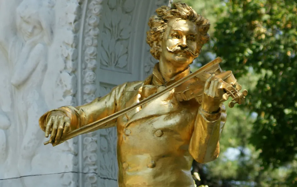 Le monument Johann Strauss (fils) d'Edmund Hellmer de 1921, dans le Stadtpark de Vienne